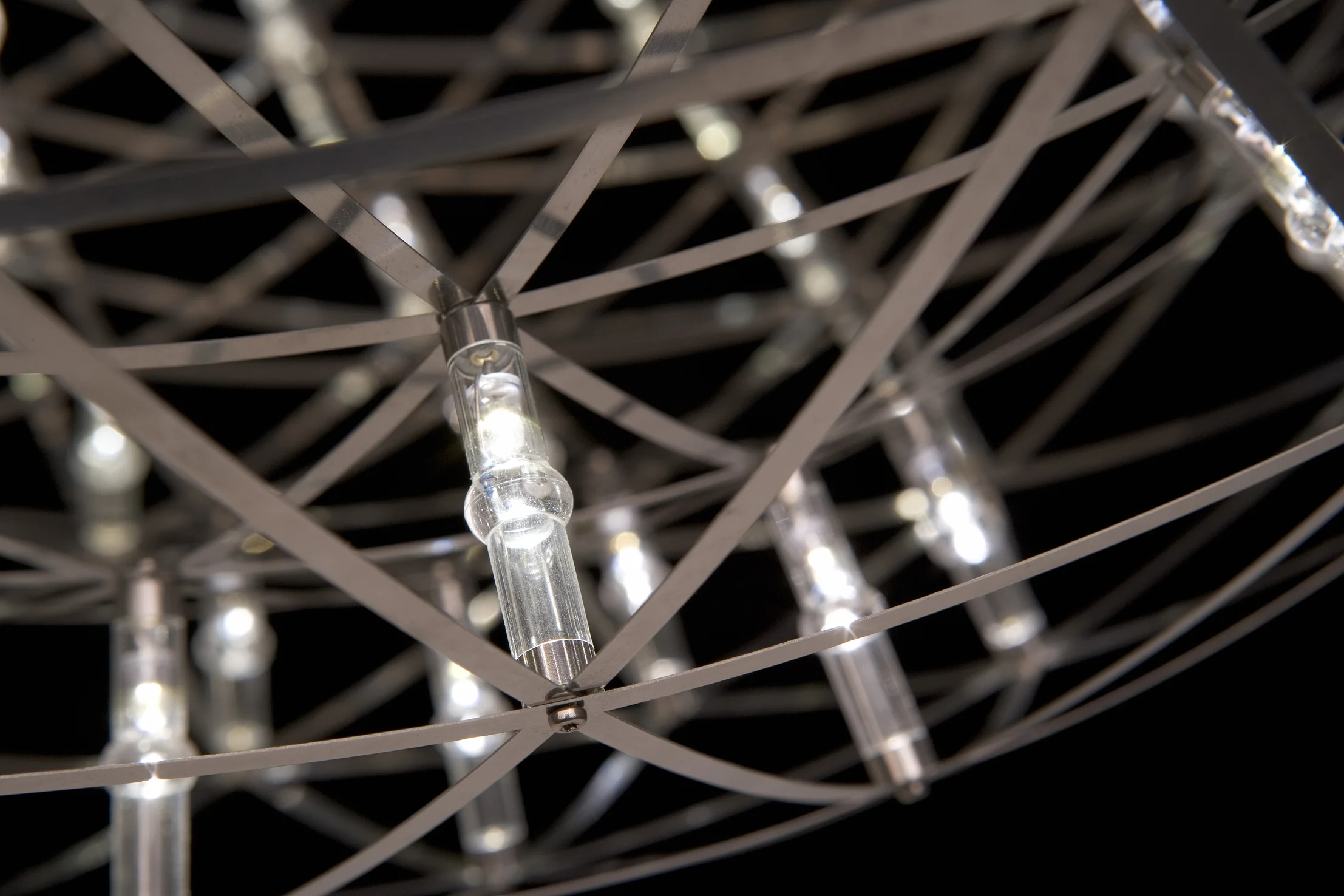 Raimond R61 suspension light detail 1 black background